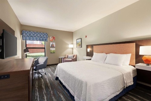 Hampton Inn Tracy - image 22