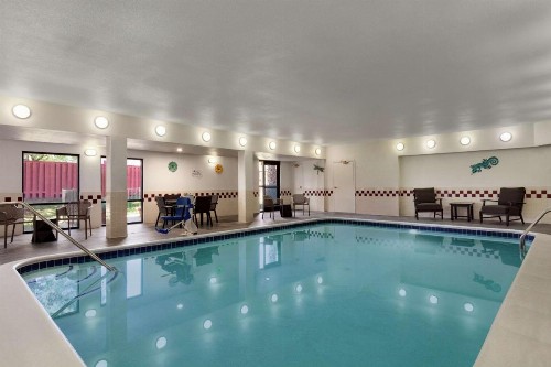 Hampton Inn Tracy - image 23