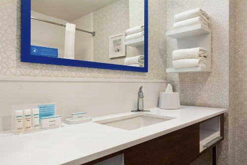 Hampton Inn Tracy - image 27