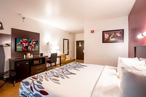 Seasons Inn Traverse City - image 10