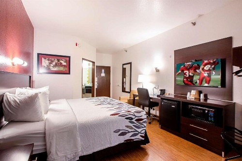 Seasons Inn Traverse City - image 15