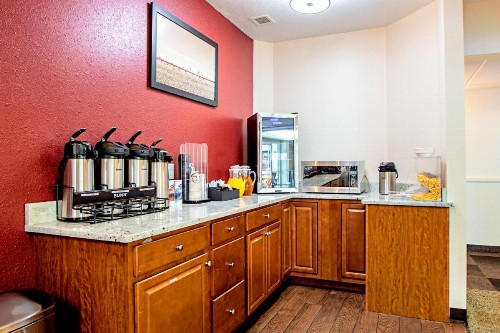 Seasons Inn Traverse City - image 2