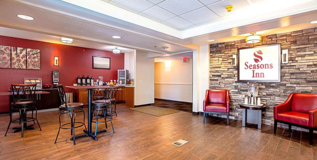 Seasons Inn Traverse City - image 5
