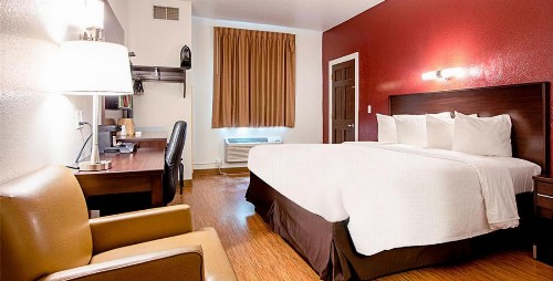 Seasons Inn Traverse City - image 7