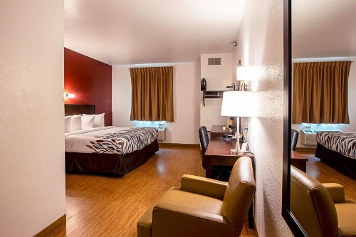Seasons Inn Traverse City - image 8