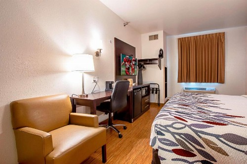 Seasons Inn Traverse City - image 9