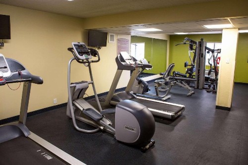 Country Inn & Suites by Radisson Traverse City MI - image 2