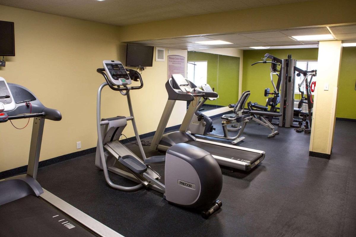 Country Inn & Suites by Radisson Traverse City MI - image 2