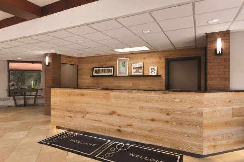 Country Inn & Suites by Radisson Traverse City MI - image 3