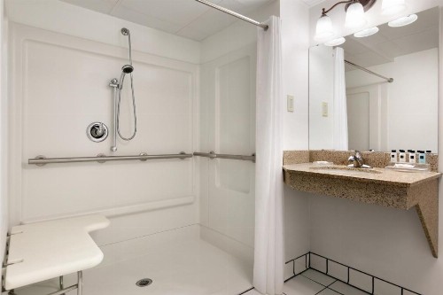 Country Inn & Suites by Radisson Traverse City MI - image 32