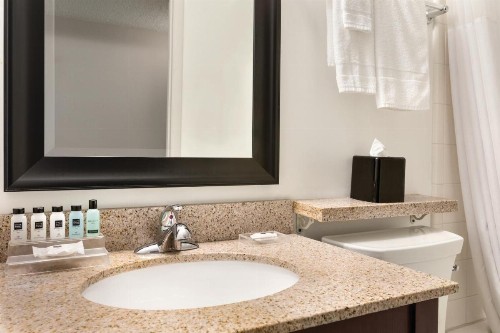 Country Inn & Suites by Radisson Traverse City MI - image 38