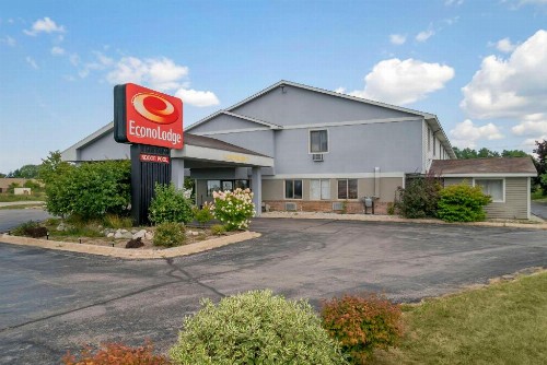 Econo Lodge Traverse City - image 11
