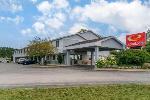 Econo Lodge Traverse City - image 13