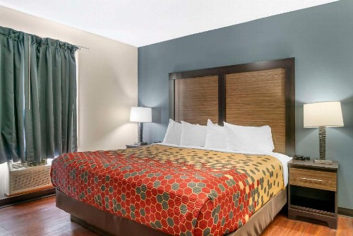 Econo Lodge Traverse City - image 25