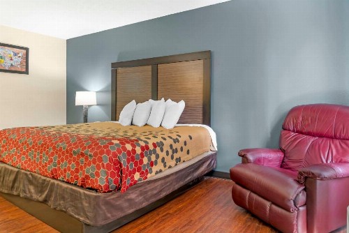 Econo Lodge Traverse City - image 37