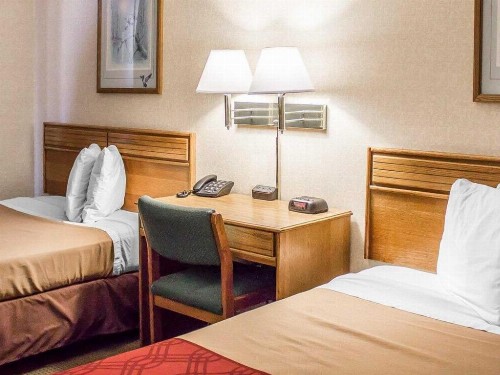 Econo Lodge Traverse City - image 44
