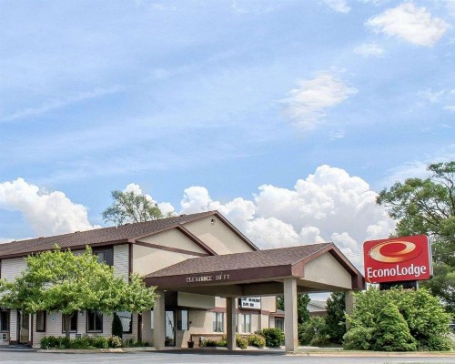 Econo Lodge Traverse City - image 9