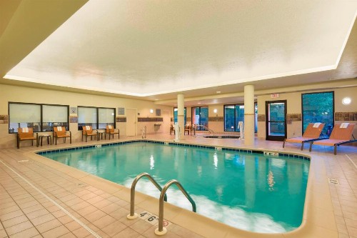 Courtyard by Marriott Traverse City - image 10
