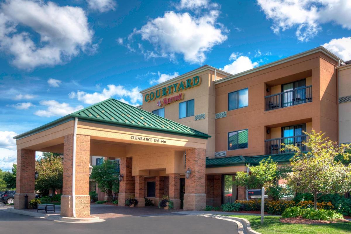 Courtyard by Marriott Traverse City - image 3