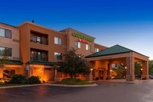 Courtyard by Marriott Traverse City - image 4