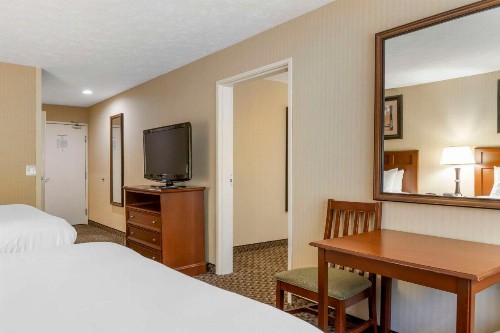 Comfort Inn Traverse City - image 14