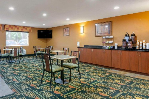 Comfort Inn Traverse City - image 18