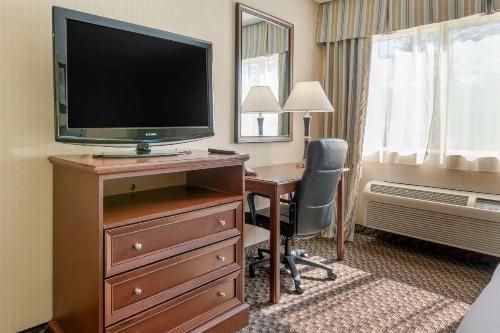 Comfort Inn Traverse City - image 7