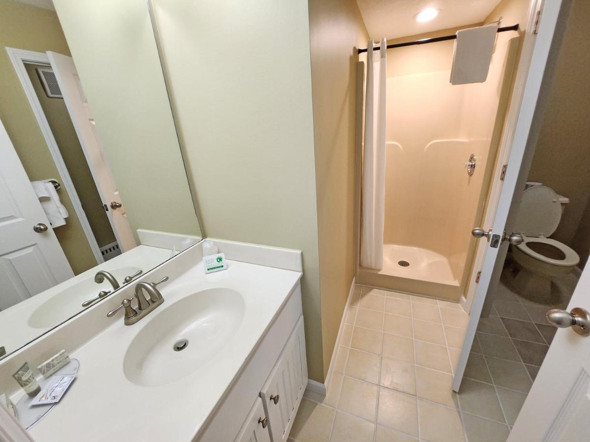 Pointes North Beachfront Resort Hotel - image 2