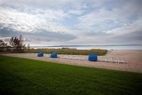Pointes North Beachfront Resort Hotel - image 21