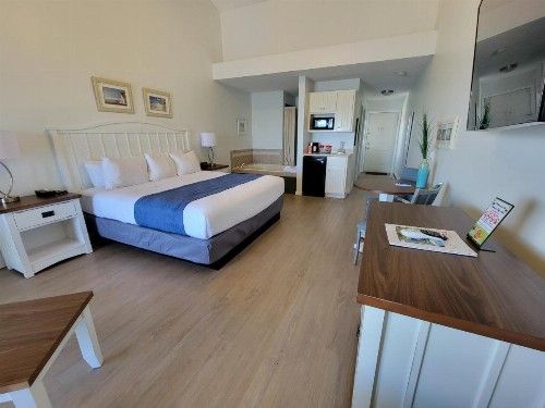 Pointes North Beachfront Resort Hotel - image 24