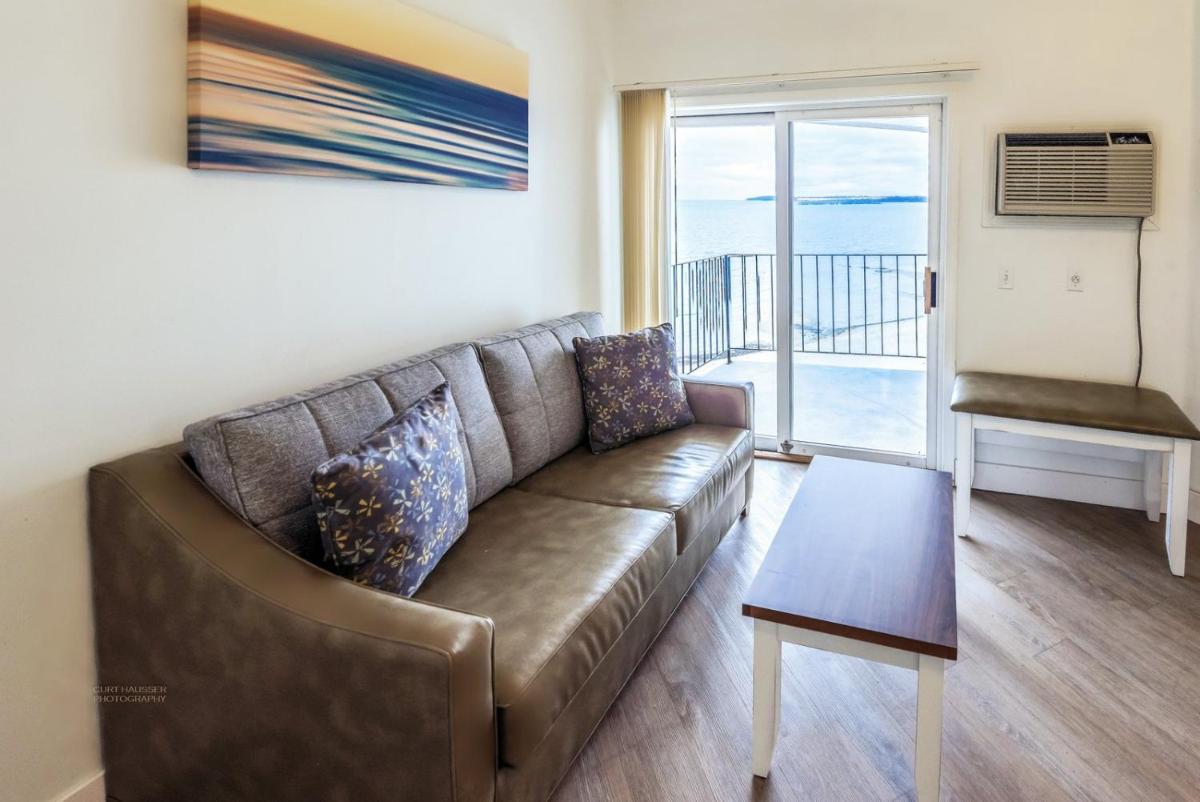 Pointes North Beachfront Resort Hotel - image 4