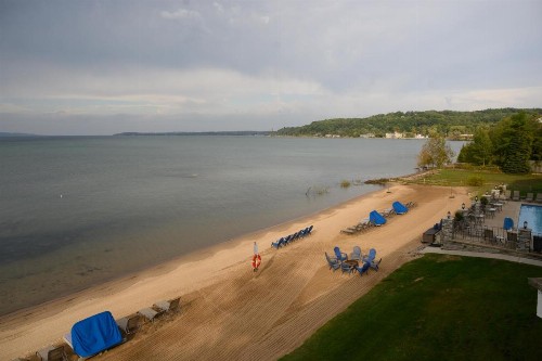Pointes North Beachfront Resort Hotel - image 6