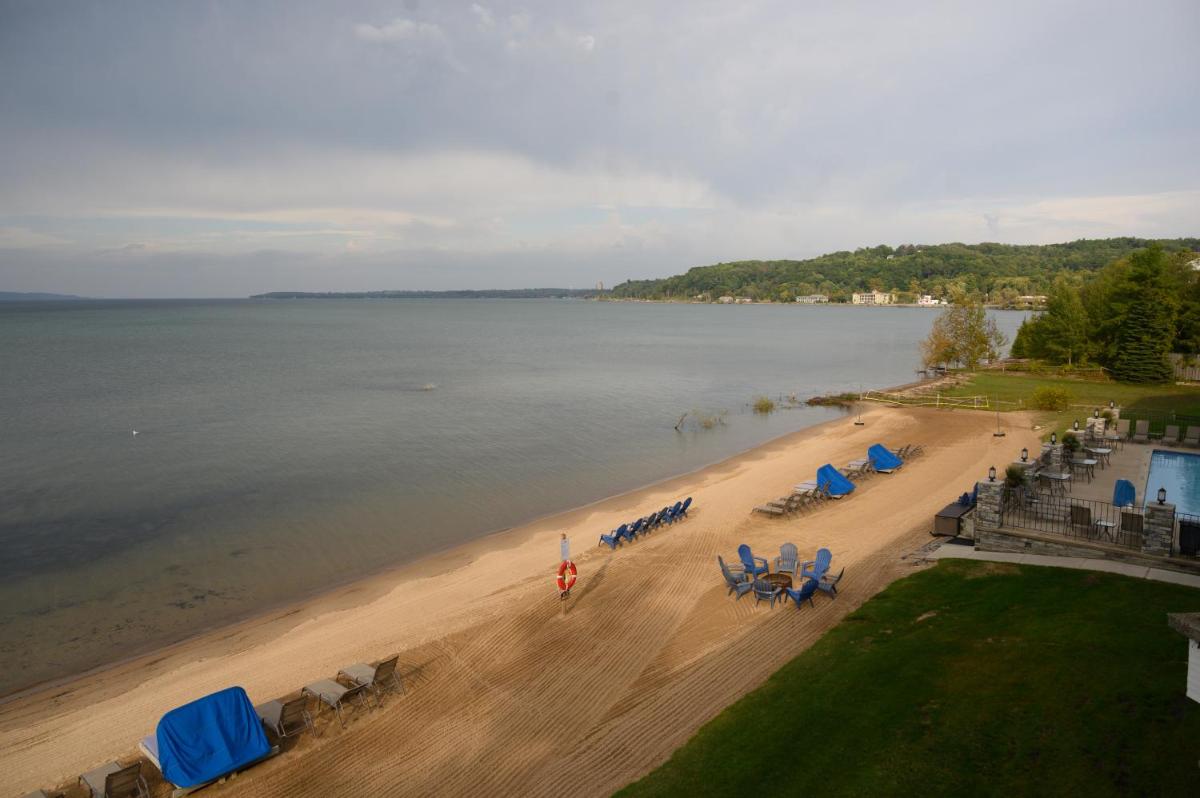 Pointes North Beachfront Resort Hotel - image 6