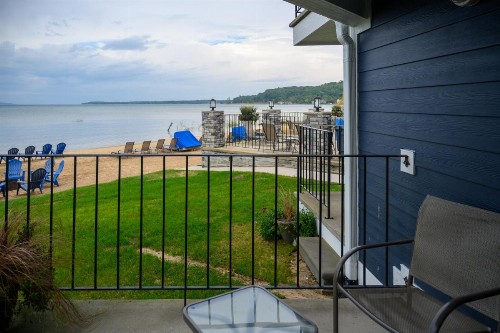Pointes North Beachfront Resort Hotel - image 8