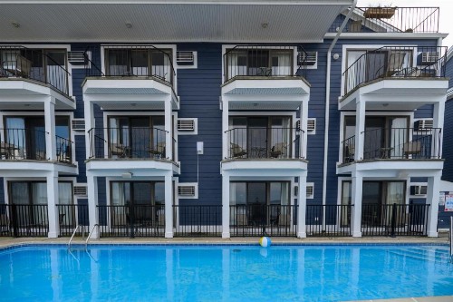 Pointes North Beachfront Resort Hotel - image 9