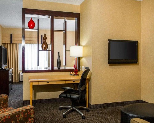 Cambria Hotel Traverse City - image 14