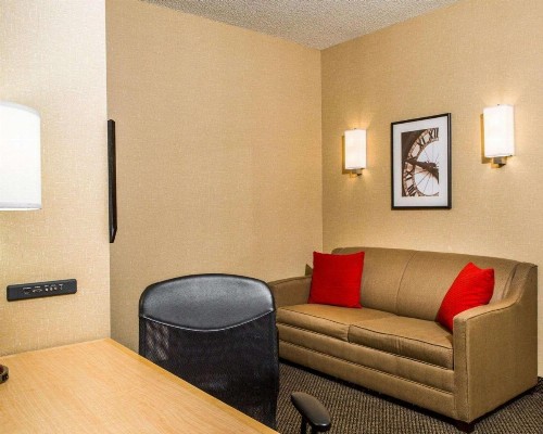 Cambria Hotel Traverse City - image 16