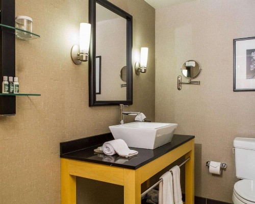 Cambria Hotel Traverse City - image 18