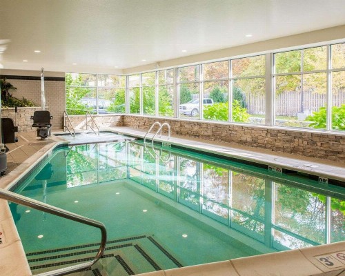 Cambria Hotel Traverse City - image 21