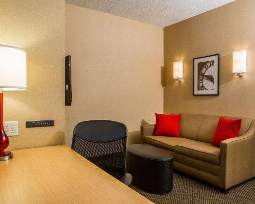 Cambria Hotel Traverse City - image 36
