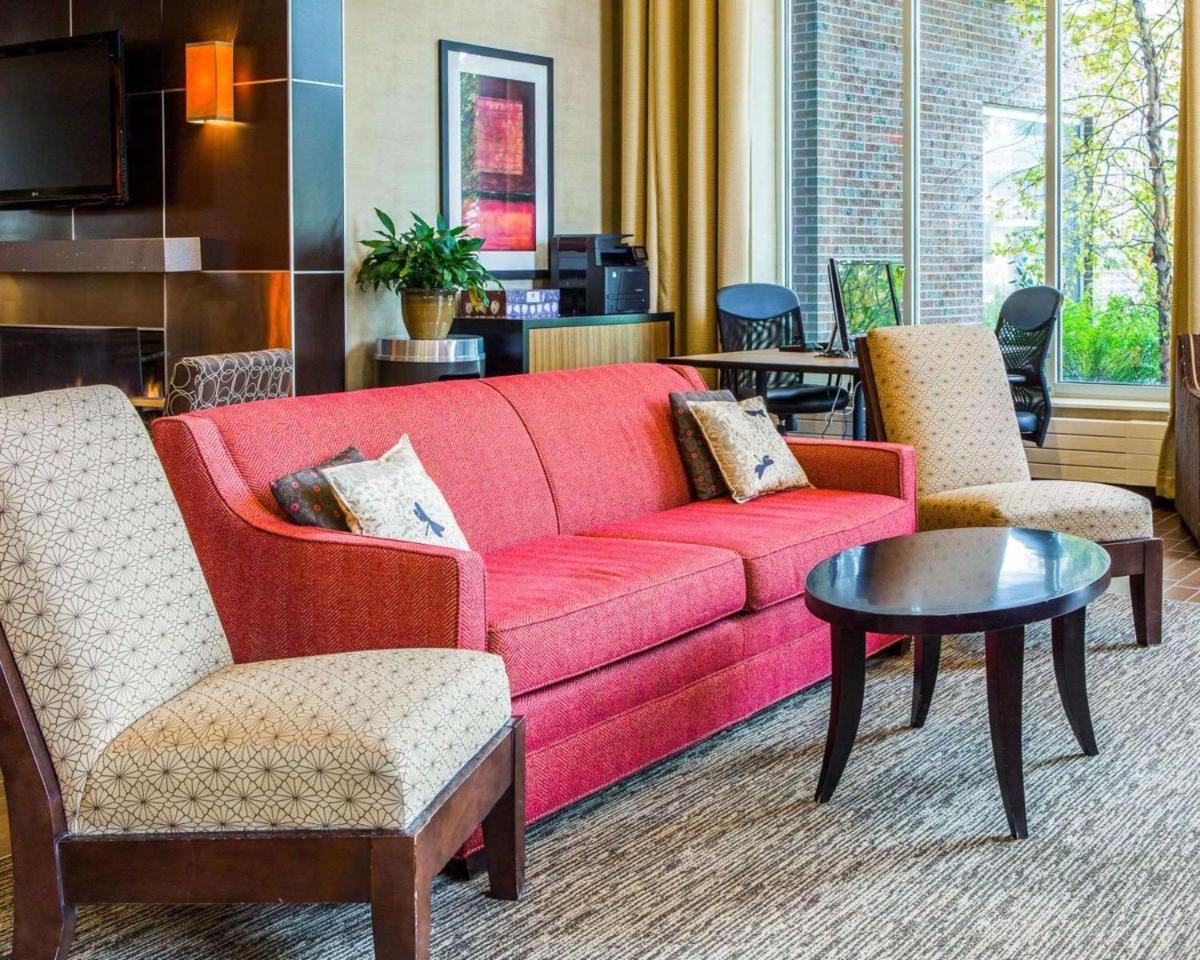 Cambria Hotel Traverse City - image 4