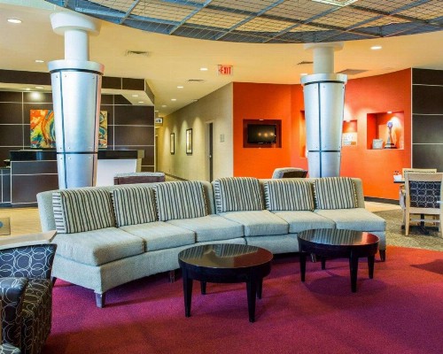 Cambria Hotel Traverse City - image 5