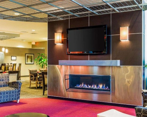 Cambria Hotel Traverse City - image 6