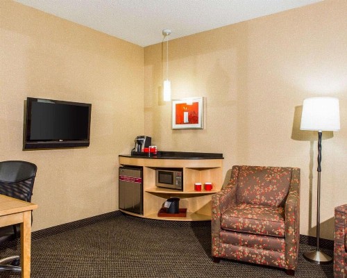 Cambria Hotel Traverse City - image 8