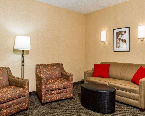 Cambria Hotel Traverse City - image 9