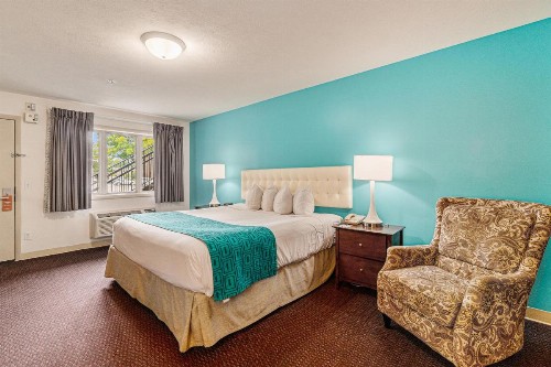 Howard Johnson by Wyndham Traverse City - image 21