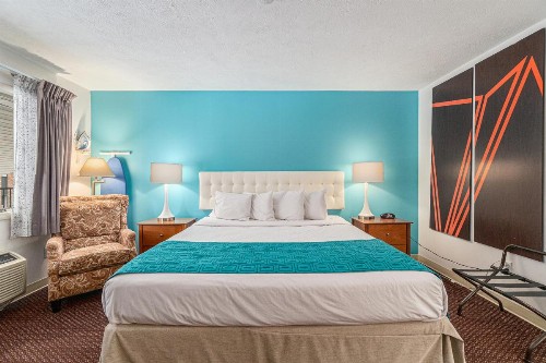 Howard Johnson by Wyndham Traverse City - image 22