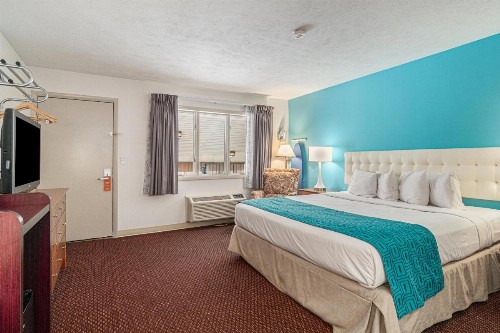 Howard Johnson by Wyndham Traverse City - image 23