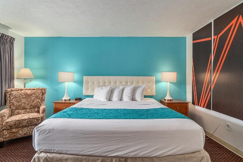 Howard Johnson by Wyndham Traverse City - image 25