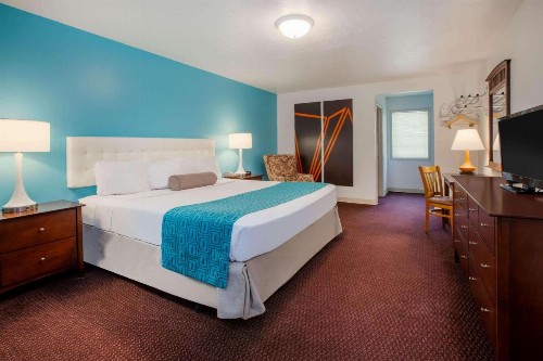 Howard Johnson by Wyndham Traverse City - image 27